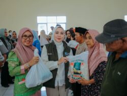 Ketua TP PKK Lampung Serahkan Bansos di Metro, Tekankan Pemenuhan Gizi Anak