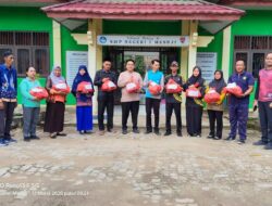 Semaikan Empati di Bulan Suci Penuh Berkah, SMPN 7 Mesuji Santuni Siswa Yatim dan Lansia