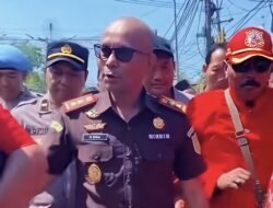 Kajari Sampang Turun Tangan Dampingi Massa Demo ke PN, Situasi Berangsur Kondusif