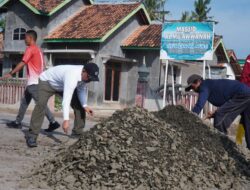 Wabup Tubaba Turun Tangan Tambal Jalan Rusak, Warga dan Swasta Ikut Gotong Royong